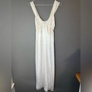 Vintage 80’s Kay Anna size Small Elegant White Lace Nightgown, cottage core